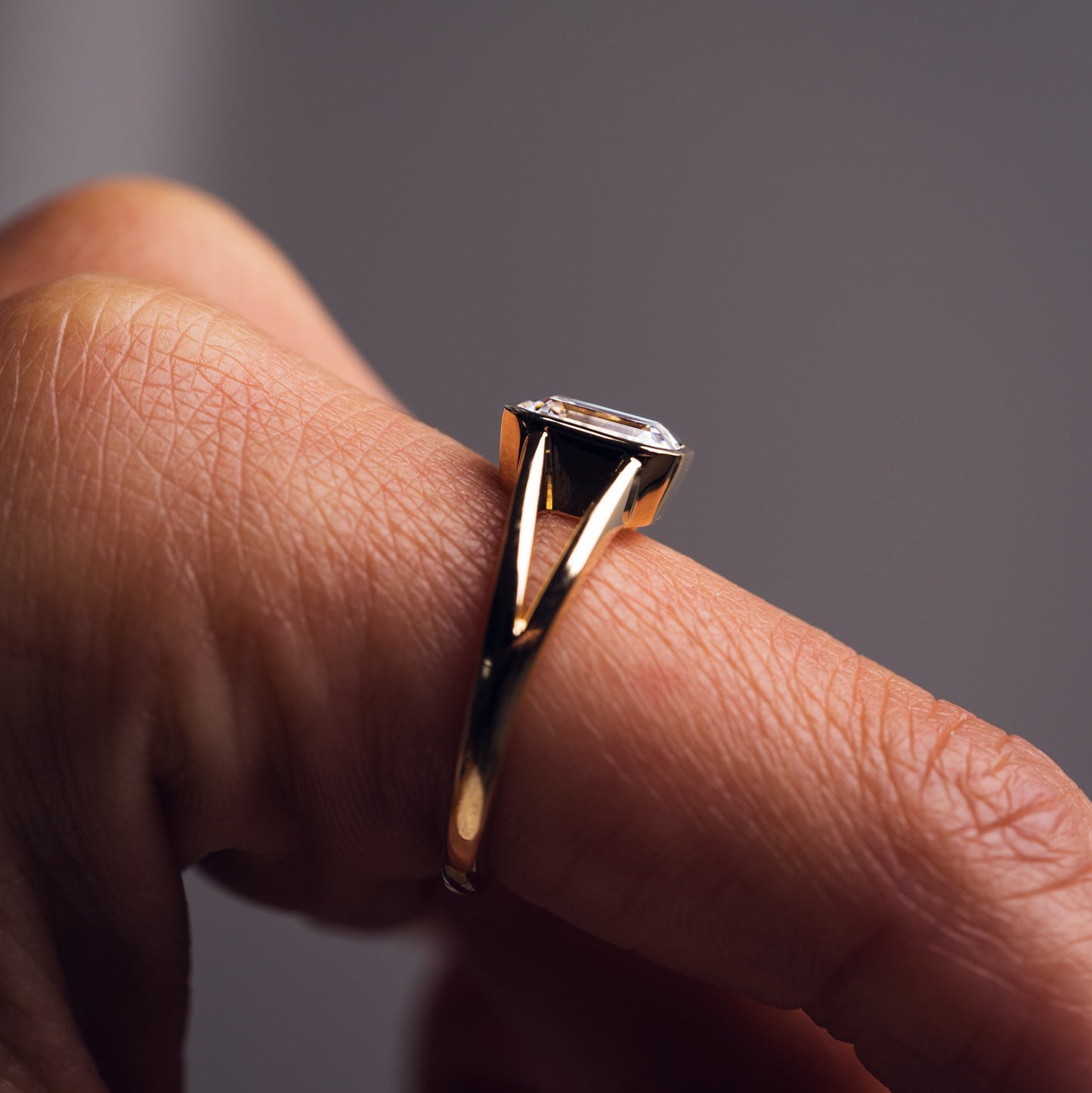 1.6 CT Emerald Solitaire & Split Shank Moissanite Engagement Ring