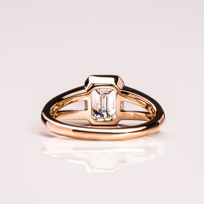 1.6 CT Emerald Solitaire & Split Shank Moissanite Engagement Ring