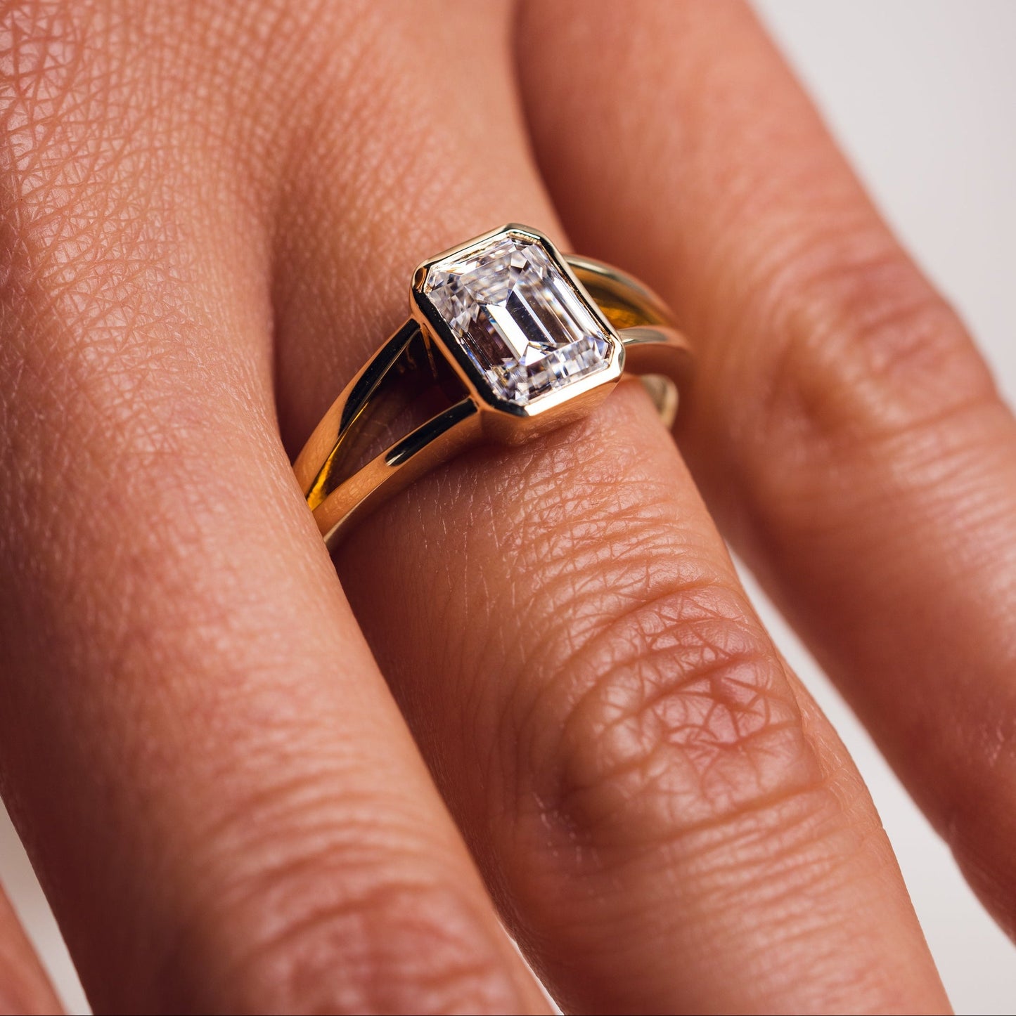 1.6 CT Emerald Solitaire & Split Shank Moissanite Engagement Ring